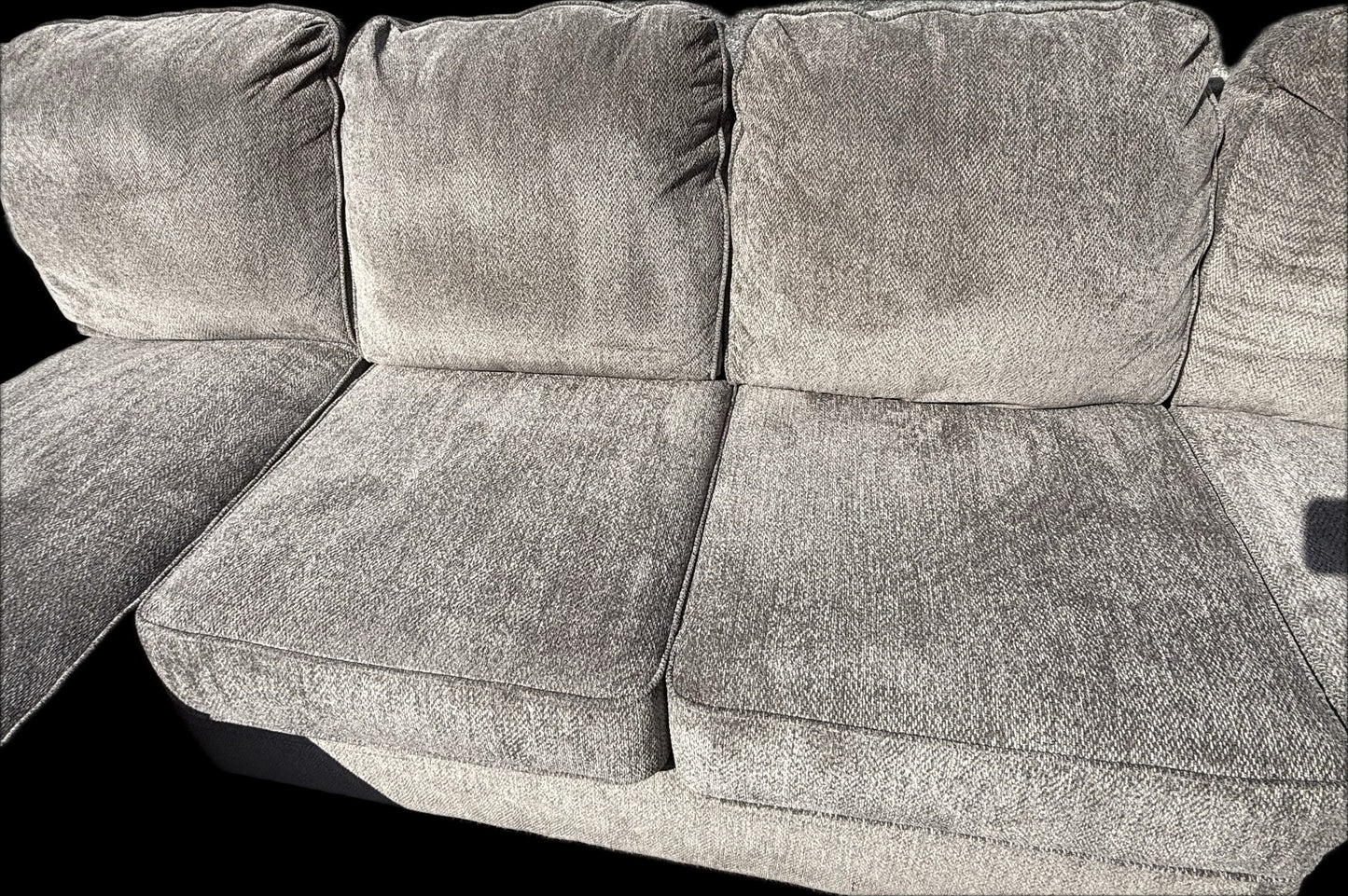 🛋️ O’Phannon Gray – 2 Piece Sectional (Great Condition)