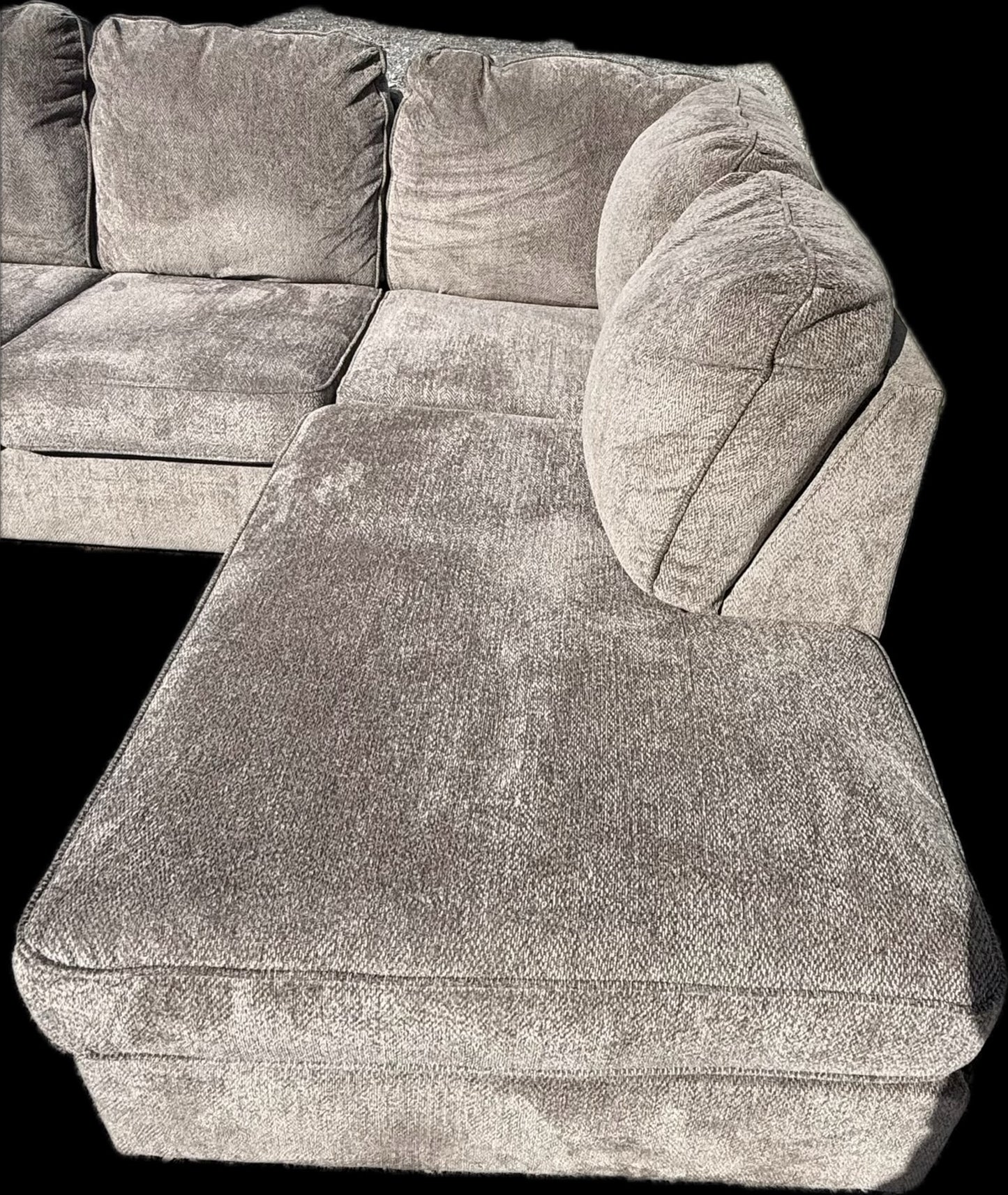 🛋️ O’Phannon Gray – 2 Piece Sectional (Great Condition)