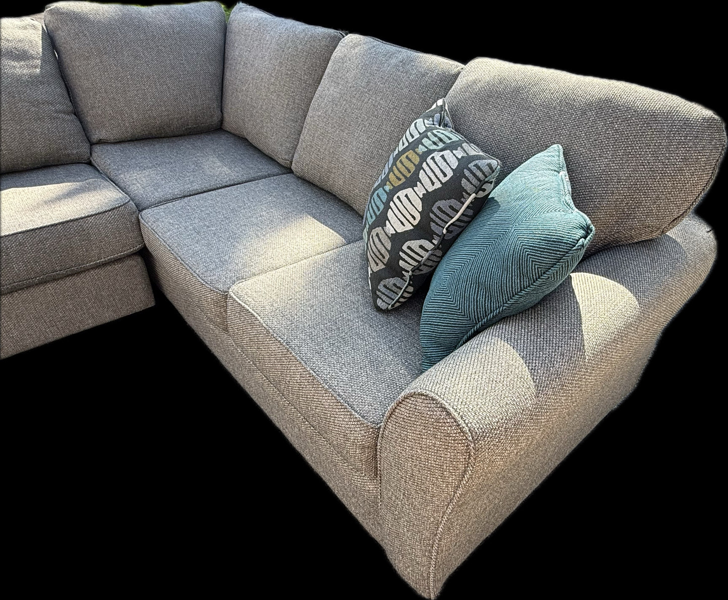 🛋️ The Oasis – 2-Piece Dark Gray Sectional w/ Throw Pillows (Great Condition)