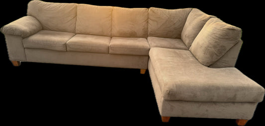 🛋️ Bri Brown – Beautiful 2-Piece Brown Sectional (Excellent Condition!)