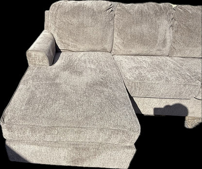 🛋️ O’Phannon Gray – 2 Piece Sectional (Great Condition)