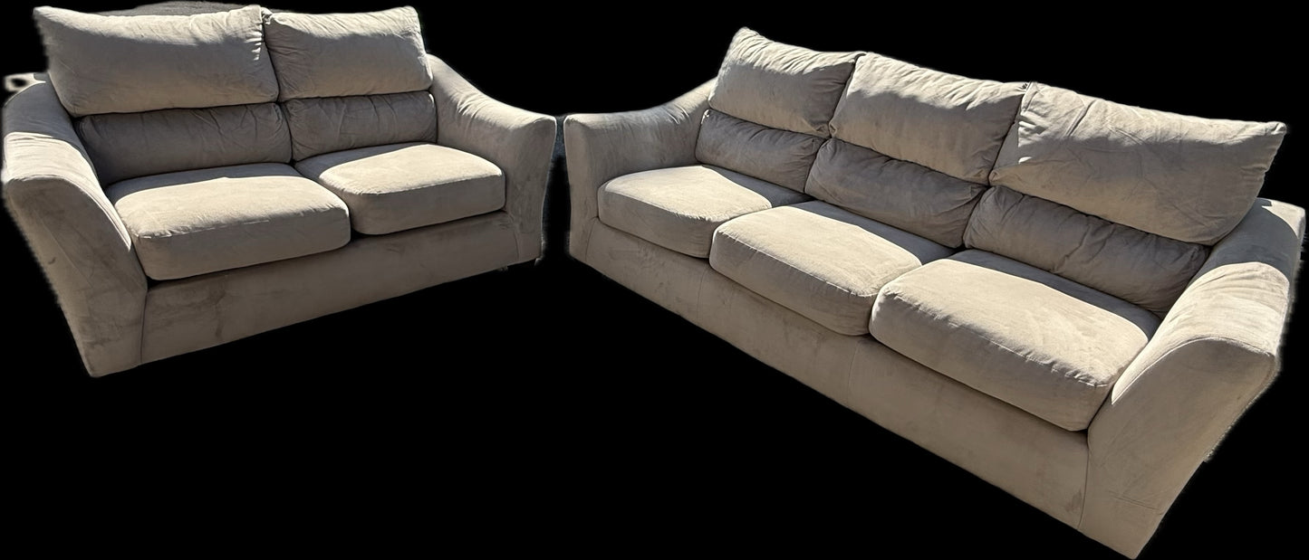 🛋️ Cappuccino Comfort – Sofa + Loveseat Set (Great Condition)