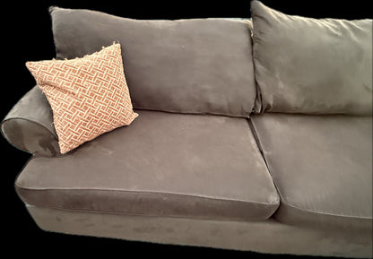 🛋️ Cocoa Drift – 2-Piece Brown Sectional (Excellent Condition)