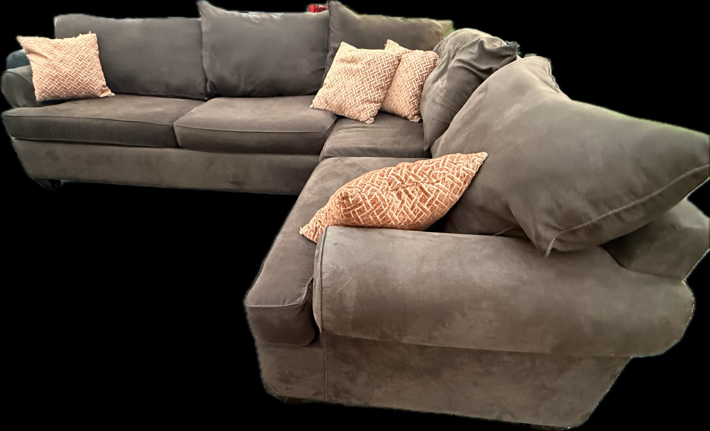 🛋️ Cocoa Drift – 2-Piece Brown Sectional (Excellent Condition)