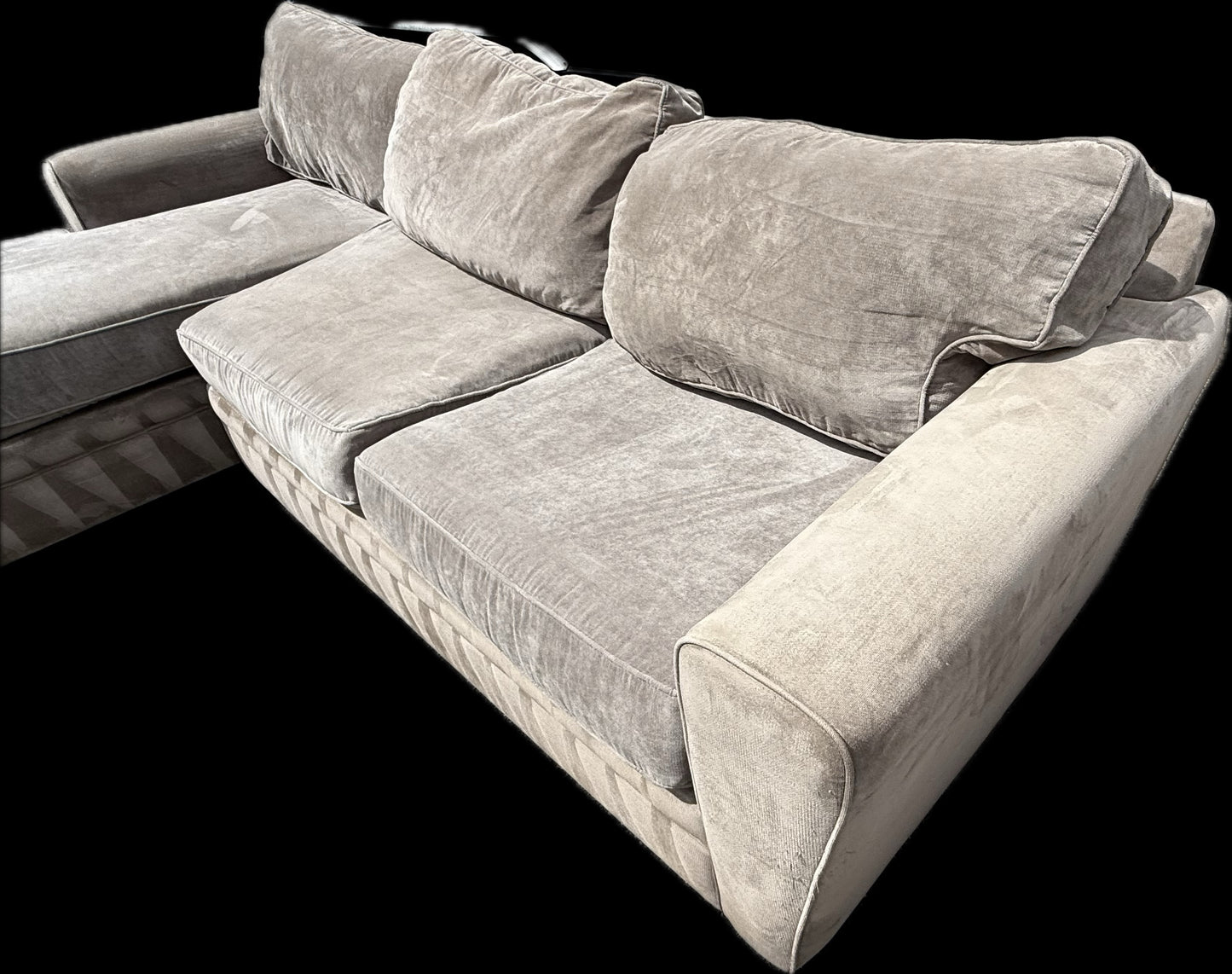 🛋️ Brown Sofa Sleeper – 2-Piece Sectional with Pull-Out Bed (Good Condition)