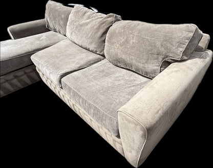 🛋️ Brown Sofa Sleeper – 2-Piece Sectional with Pull-Out Bed (Good Condition)