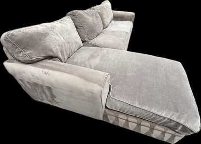 🛋️ Brown Sofa Sleeper – 2-Piece Sectional with Pull-Out Bed (Good Condition)