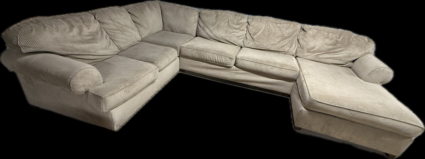 🛋️ Grandmas Sectional – 3-Piece Sectional