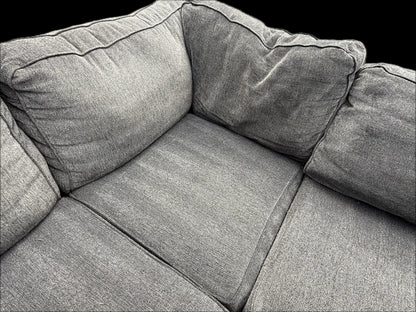 🛋️ Broyhill Slate – 2-Piece Sectional